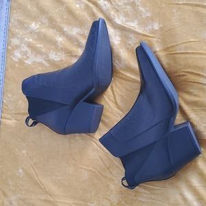 Size 9 womans croc embossed pointy toe western boot from mexico